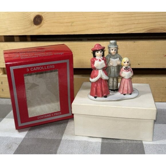 Vintage Christmas Village 3 Carollers Figurine 1990 EPI International Porcelain - Picture 2 of 8